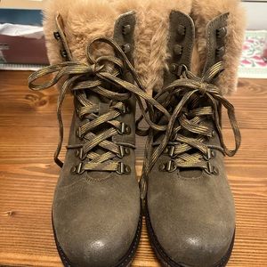 Fur heeled lace-up boot